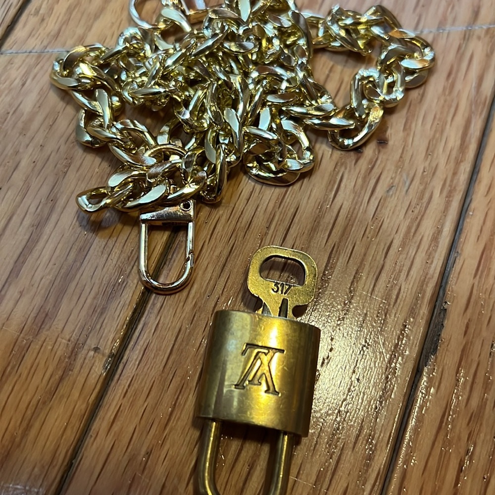 🧡Gold Chain Necklace with LV Lock Pendant 317 - Picture 12 of 14